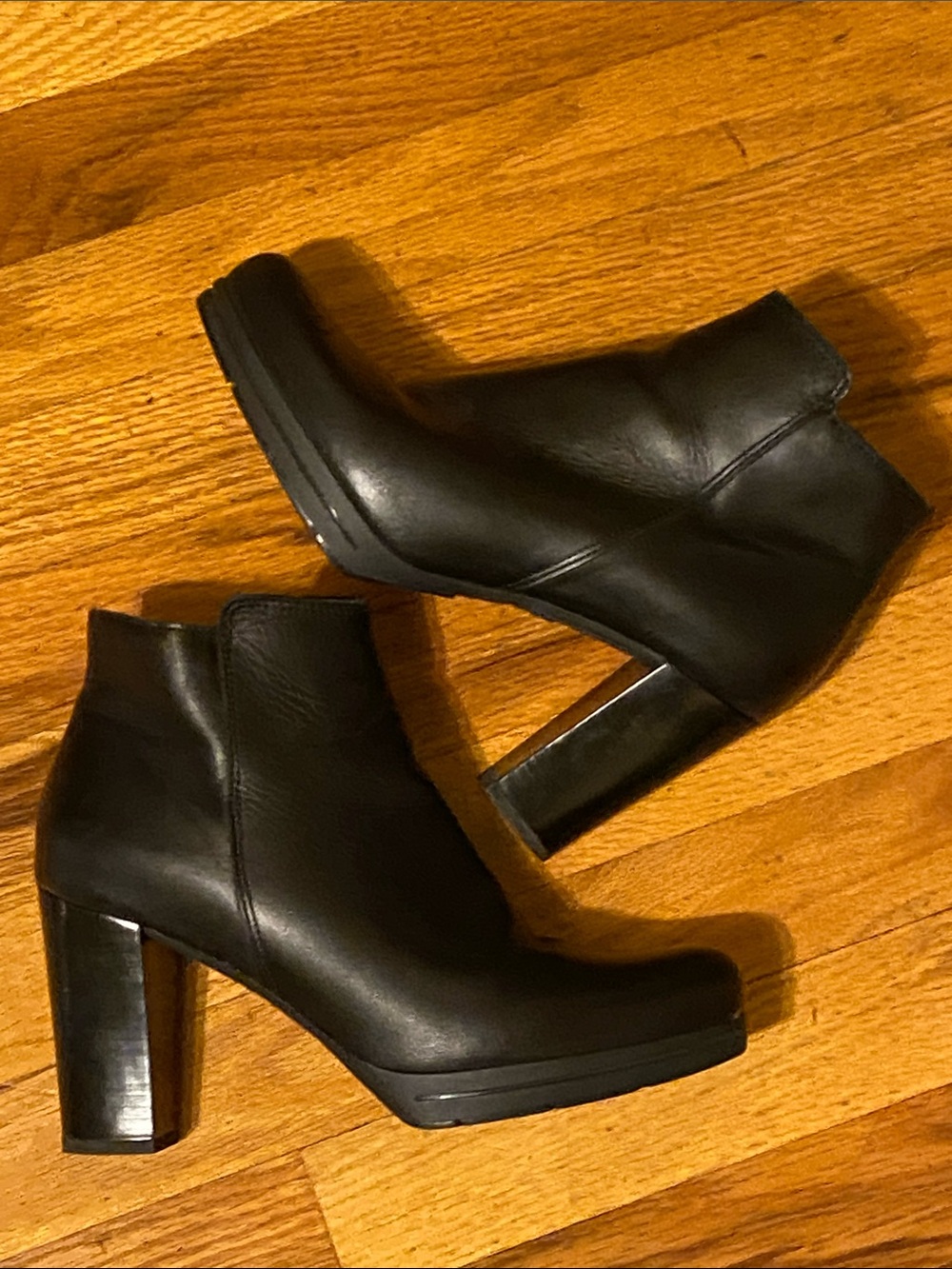 La CANADIENNE Ankle Boots Black Leather 3.5 inch Block Heel Size W 8.5 Like New
